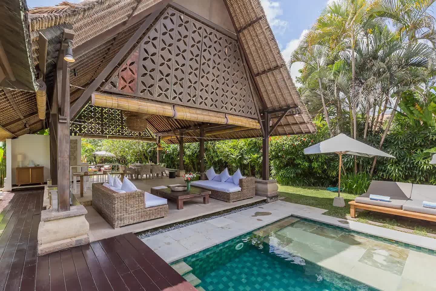 Joglo living pavilion opening onto the pool